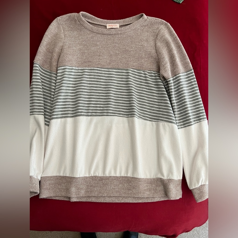 Hailey & Co adorable longsleeve shirt. Thin material so not too hot. Size small.